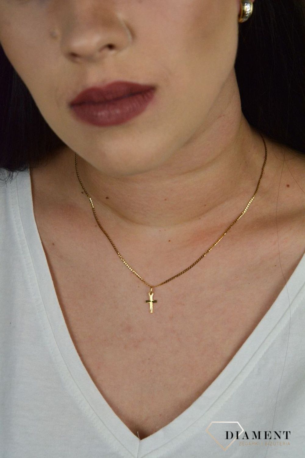 Złota zawieszka grawerowany krzyżyk. ZA 422C.jpg